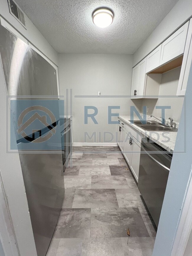 Photo - COMING SOON: Newly Renovated 2 Bedroom Apa... Unit A