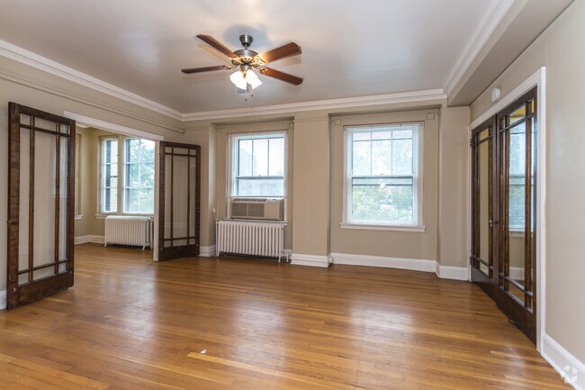 1BR, 1BA - 875 SF