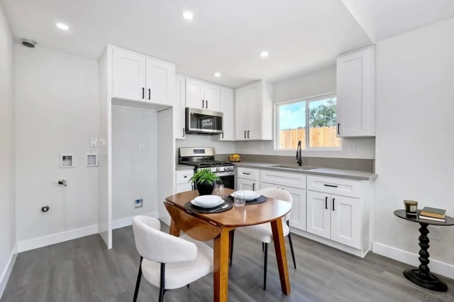 Photo - 1059 Emory St Unit 3