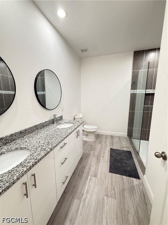 Photo - 611 Greenbriar Blvd