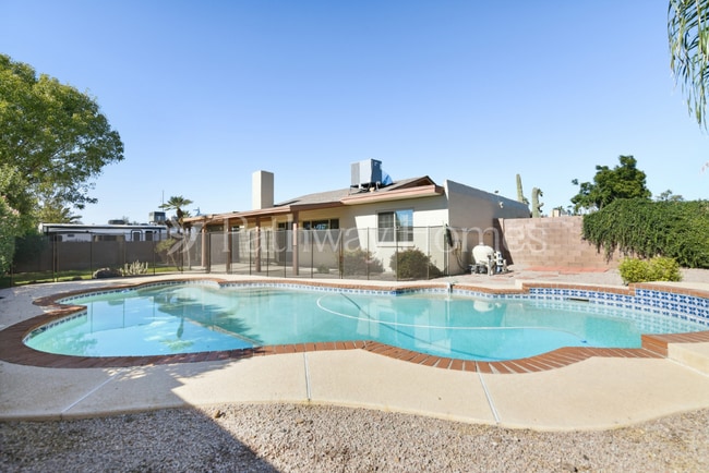 Photo - 807 E Country Gables Dr