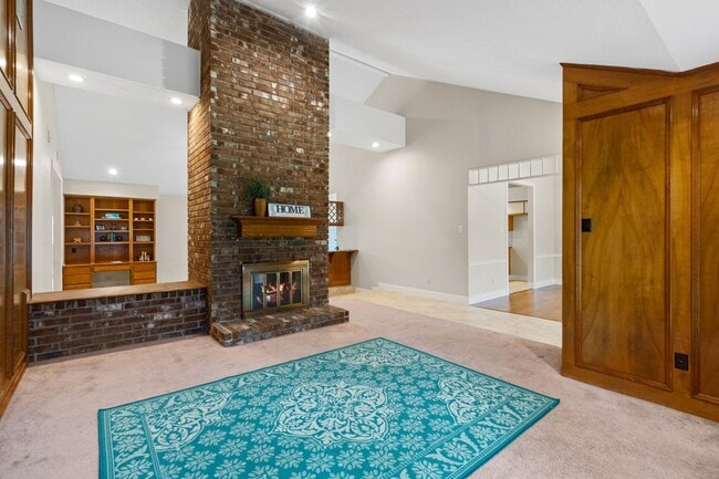 Photo - 815 Millpond Dr