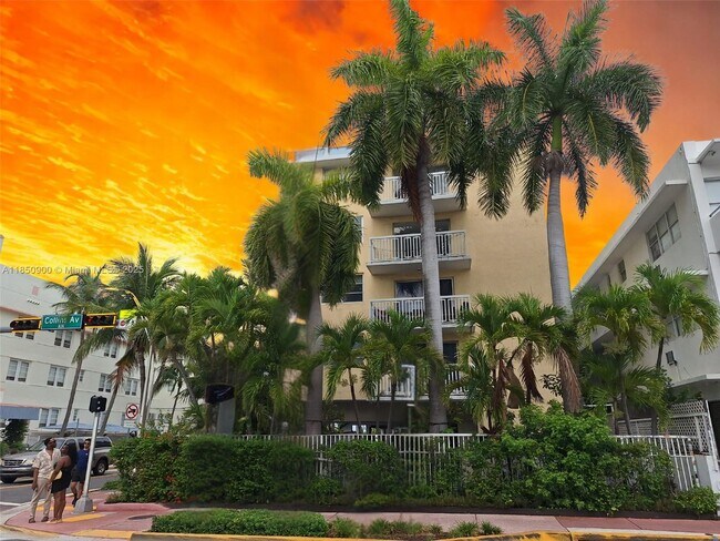Building Photo - 1357 Collins Ave Unit D4 Rental