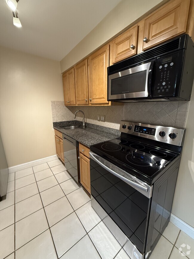 Building Photo - 14 Dailey St Unit L Rental