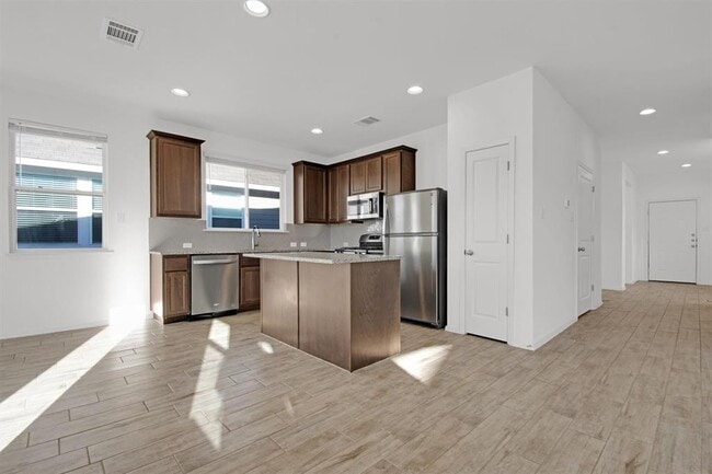 Photo - 283 Fabion St