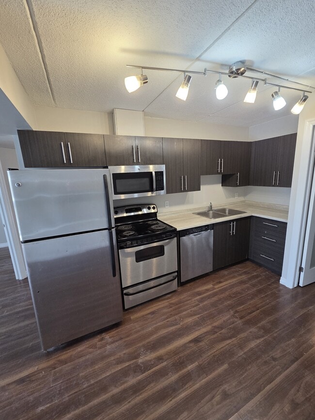 Photo - 251 Erb St. W Unité #18 2BR + Den