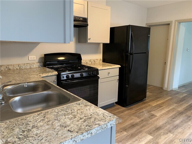 Photo - 112 W 1st St S