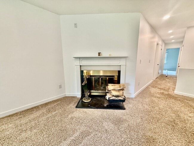 Photo - Charming 3 BR / 2 BA Top-Floor Condo | Blackberry Hill Village
