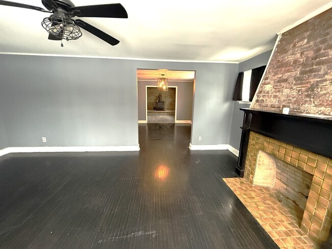 Photo - 610 Salisbury Rd