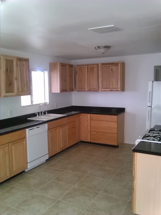 Photo - 518 W 13th St