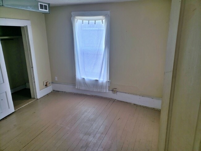 Photo - 210 4th St S