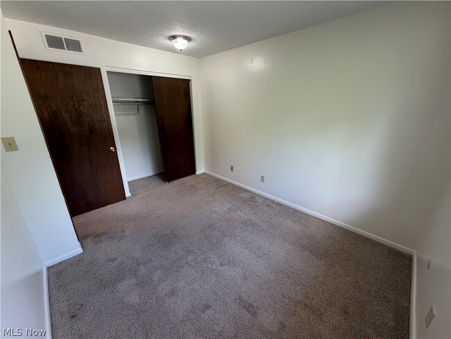 Building Photo - 672 Loomis Ave Unit 682