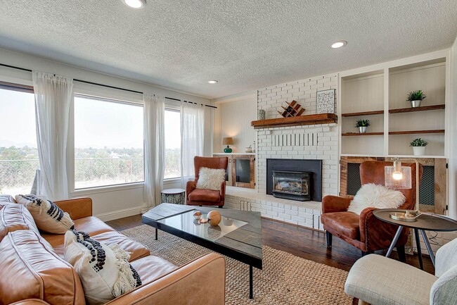 Photo - 466 Woodcliff Dr Unit House