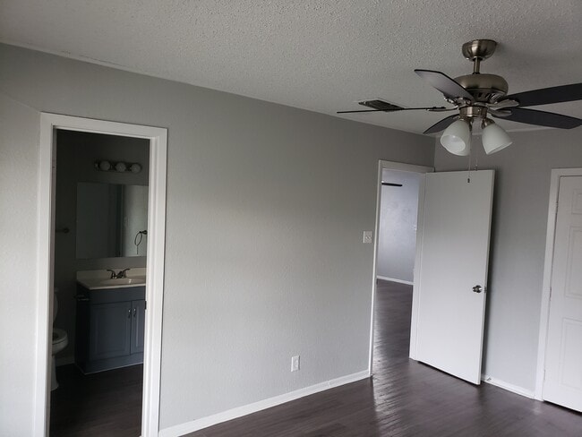 Photo - 4883 Aspen Wood Dr,