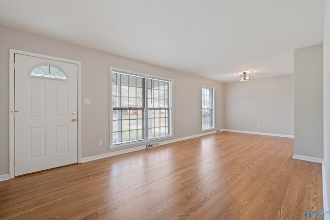 Photo - 1723 Laverne Dr NW