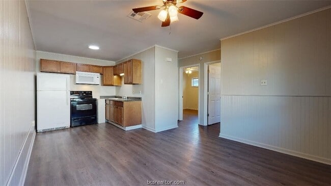 Photo - 206 Lynn Dr Unit B