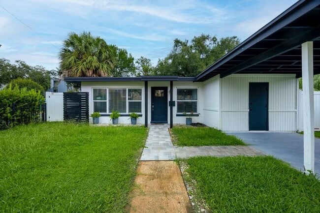 Building Photo - 843 W Swoope Ave Rental