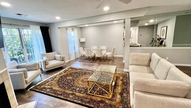 Living & Dinning Rooms - 3800 Green Ridge Ct Unidad 201