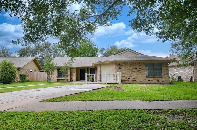 Building Photo - 22018 Grand Forks Dr