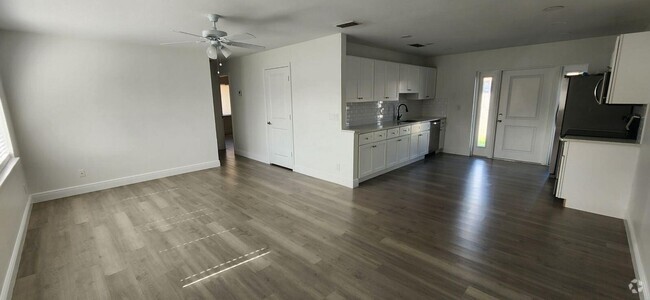 Building Photo - 9160 W Highland Pines Blvd Rental