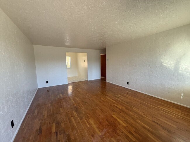 Photo - 210 Sunnyside Dr