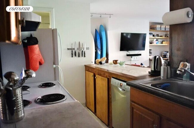 Photo - 443 Pacific St