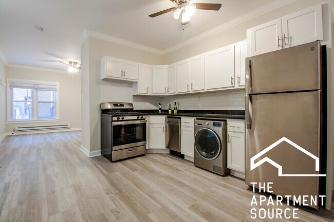 Building Photo - 726 W Roscoe St Unit 1N