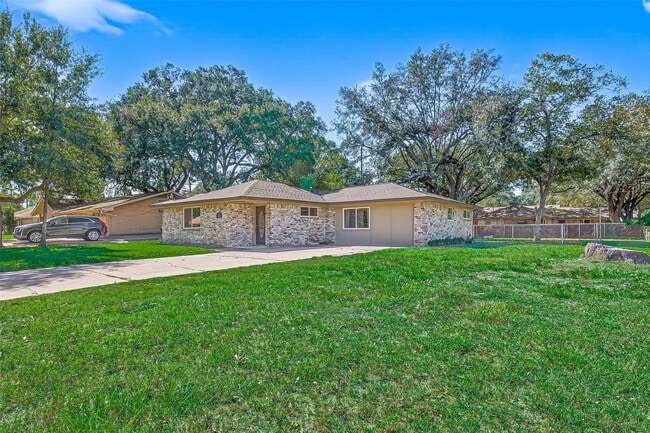 Photo - 1611 Drexel Dr