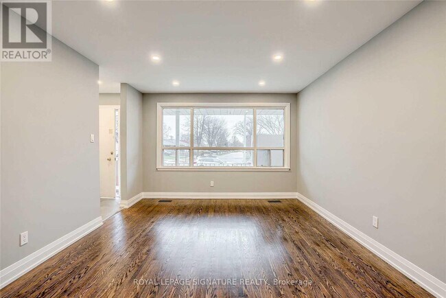 Photo - 2545 Padstow Crescent