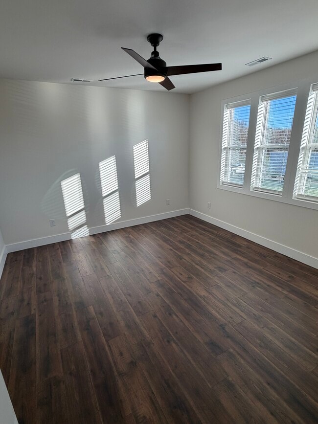 Photo - 1415 Woodbine Ave