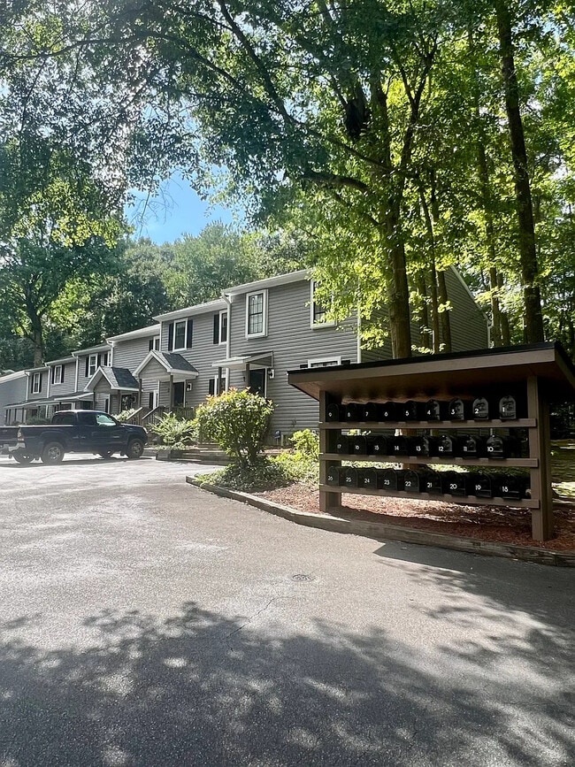 Building Photo - Room in Townhome on Willow Bridge Dr