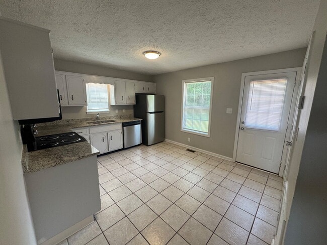 Photo - 101 Meadow Ln