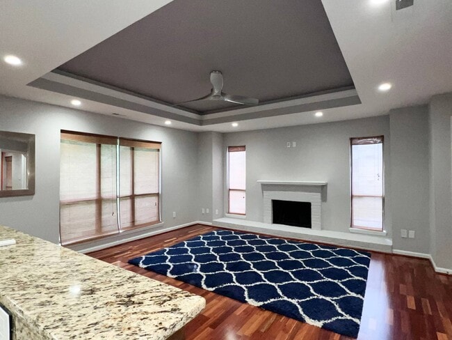 Photo - 221 New Kent Pl