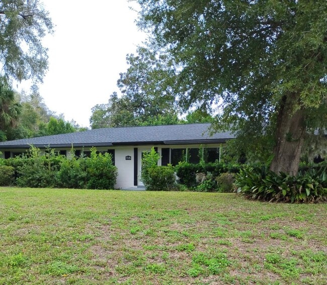 Building Photo - Upgraded 4 Bedroom in Deland - Available Now!