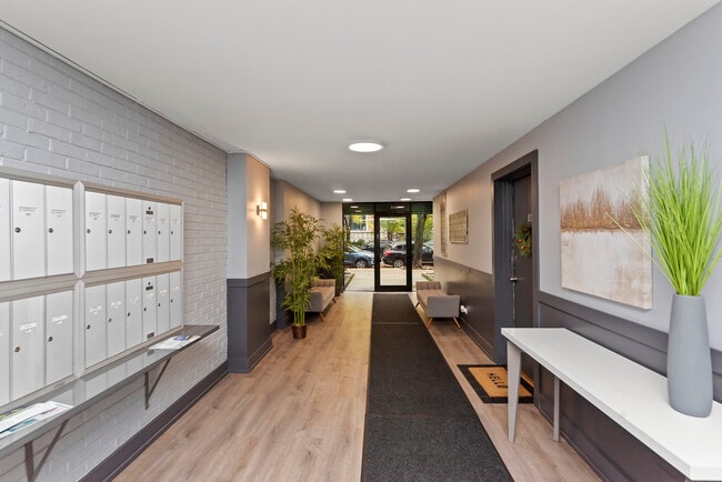 Photo - 1446 N Dearborn St Unit D2