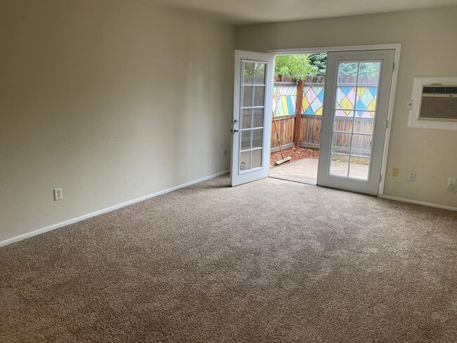 Photo - 405 E Thunderbird Dr