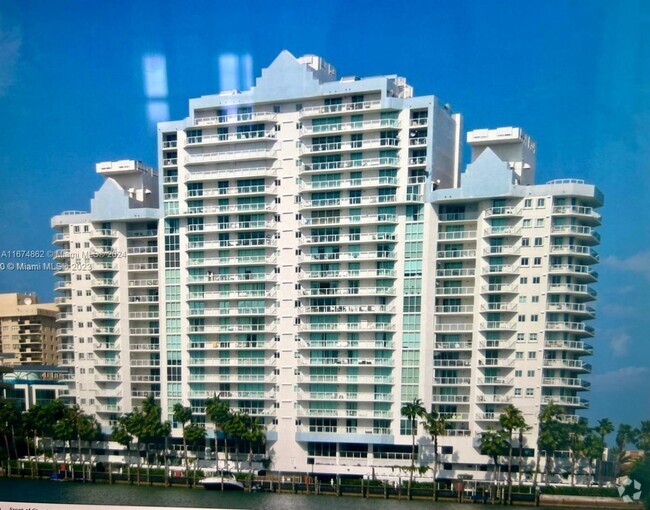 Building Photo - 5900 Collins Ave Unit 1403 Rental