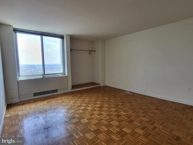 Building Photo - 604-36 S Washington Square Unit 3013 Rental