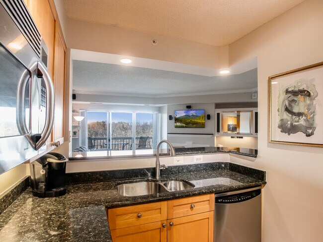 Photo - 3101 N Hampton Dr Unidad 1009