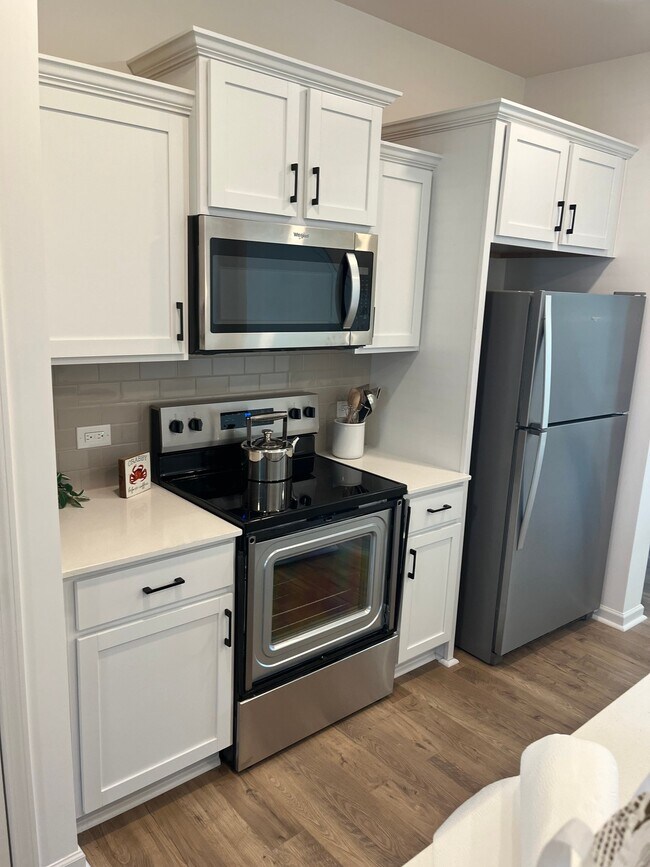 Photo - 230 Banbury Ln