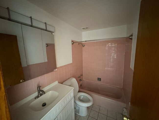 Photo - 3014 W 59th St