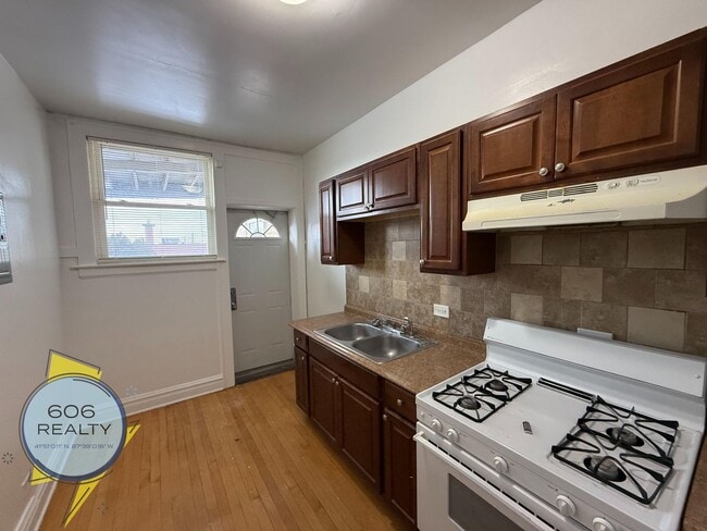 Photo - 2140 Clarence Ave Unidad 2S