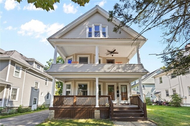 Building Photo - 15-17-17 Roosevelt St