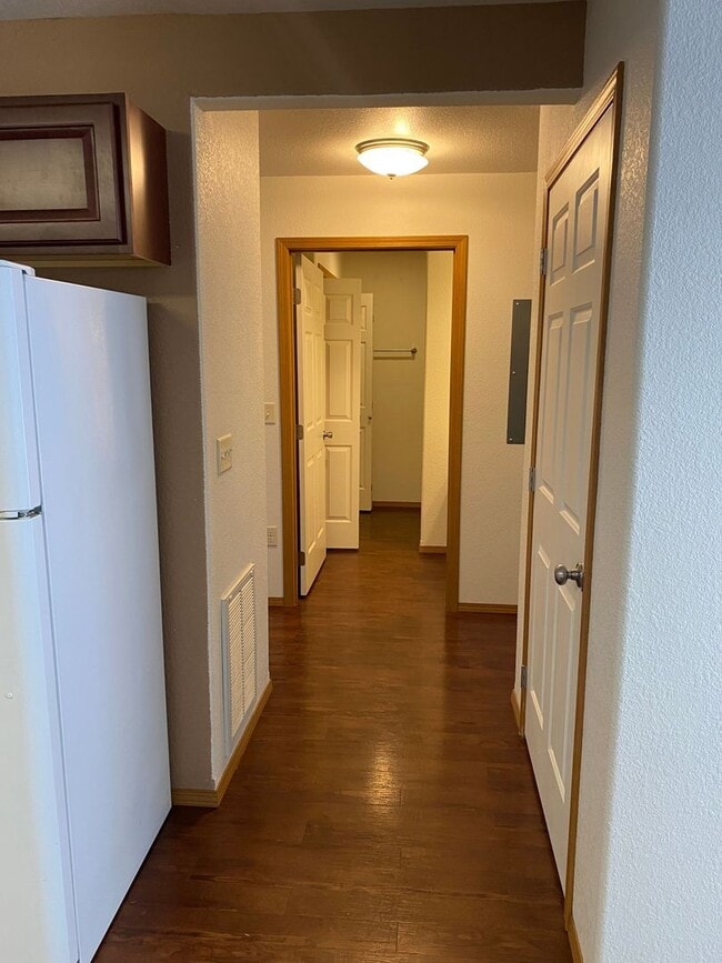 Photo - Lower 2 Bedroom /1 Bath Apartment! Appliances Included! Unit 505#2