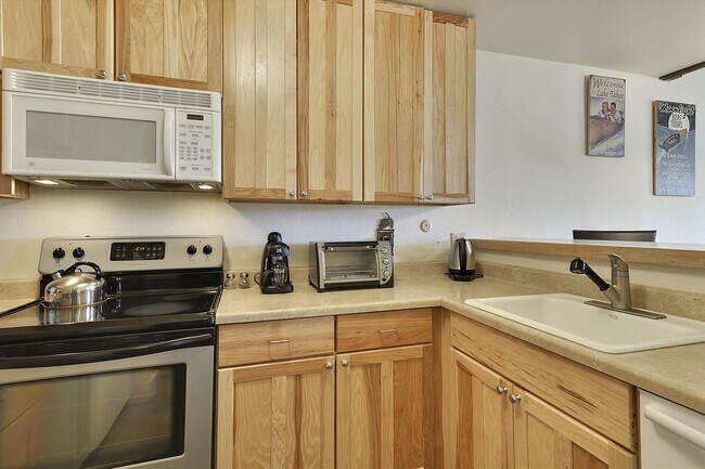 Photo - Alpine Meadows 3 bedroom + loft ski lease Unit 8