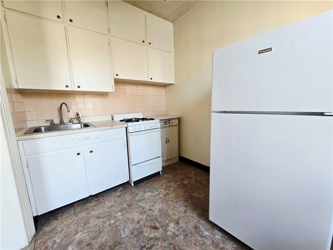 Photo - 385 S Main St