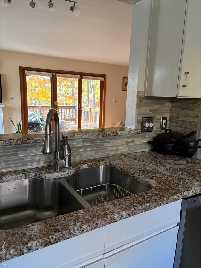 Photo - 48 Angela Ct