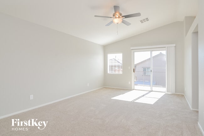 Photo - 4946 Copperlyn St