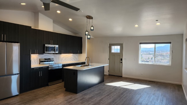 Photo - 570 Bent River Rd