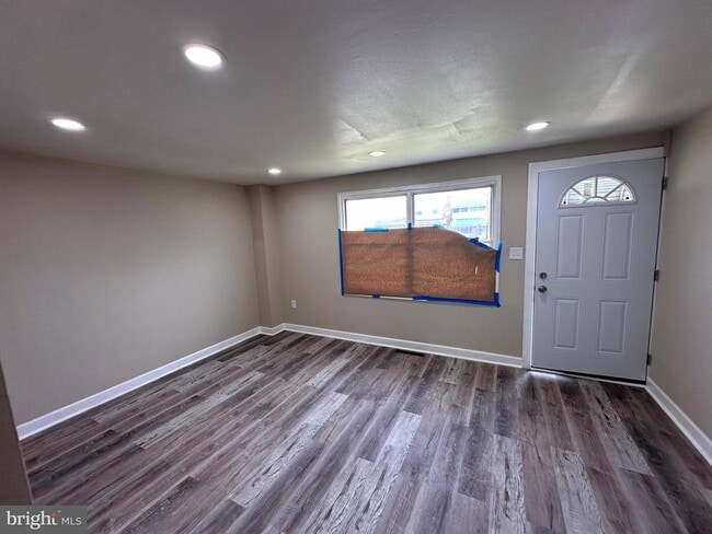 Photo - 8039 Gough St